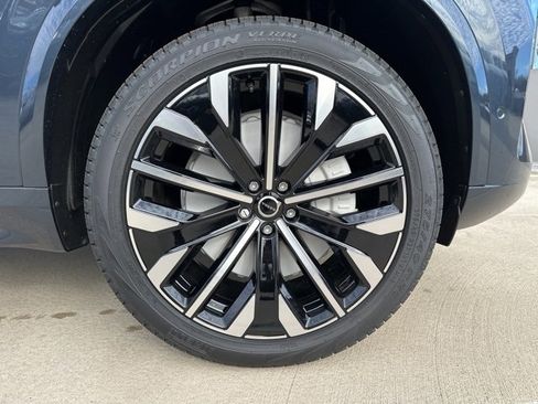 New 2026 Volvo XC90 B6 Plus w/ Protection Package Premier image 9