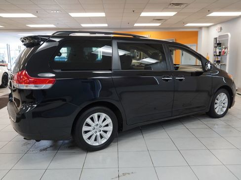 Used 2014 Toyota Sienna XLE w/ Entertainment Package image 11