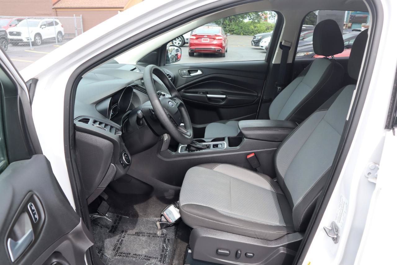 Used 2017 Ford Escape SE w/ Equipment Group 201A AWD/4WD image 18