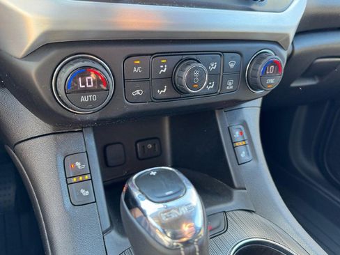 Used 2019 GMC Acadia SLT FWD image 18