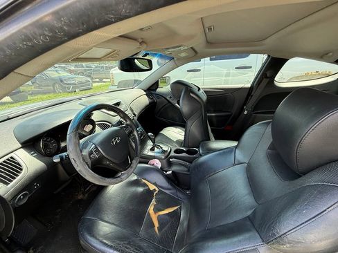 Used 2011 Hyundai Genesis 3.8 RWD image 10