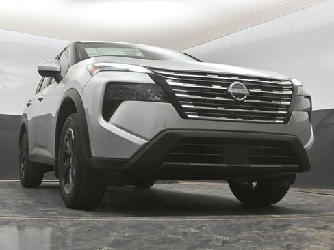 Certified 2025 Nissan Rogue SV image 14