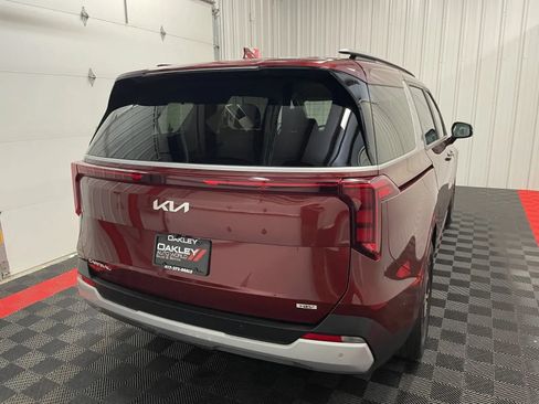 Used 2025 Kia Carnival EX FWD image 15