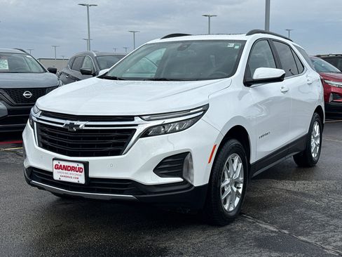 Used 2024 Chevrolet Equinox LT AWD/4WD image 2