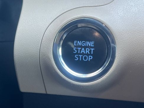 Used 2019 Toyota Avalon XLE w/ Moonroof Package FWD image 18