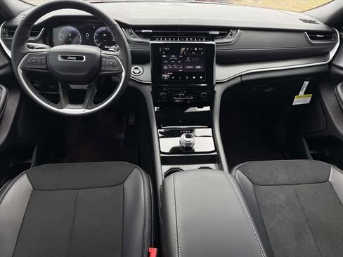New 2025 Jeep Grand Cherokee L Altitude image 5