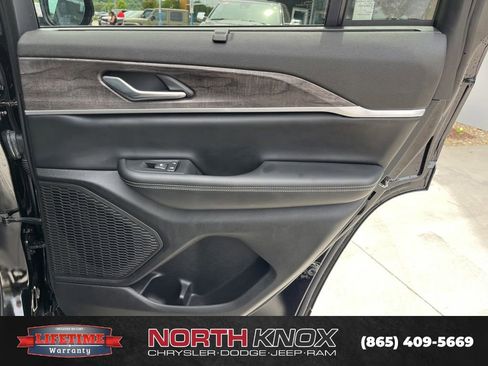 Used 2024 Jeep Grand Cherokee Limited w/ Luxury Tech Group II AWD/4WD image 25