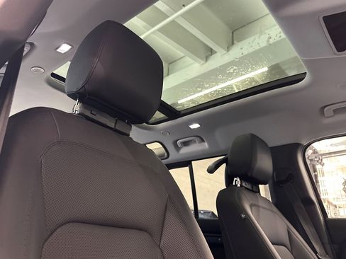 Used 2025 Land Rover Defender 110 S image 25