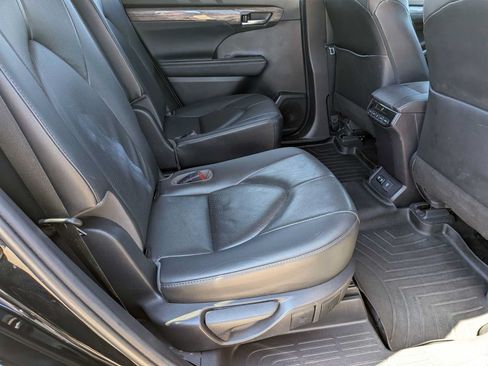Used 2020 Toyota Highlander Limited AWD/4WD image 19