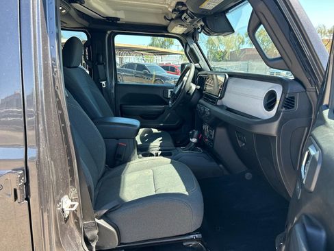 Used 2024 Jeep Gladiator Sport image 10