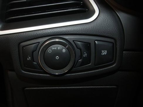 Used 2024 Ford Edge SEL image 9