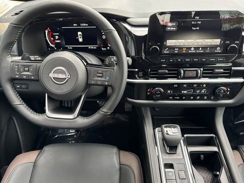 New 2025 Nissan Pathfinder Platinum w/ Lighting Package (N92) image 17