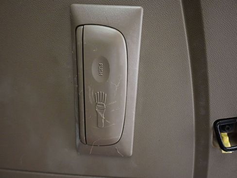 Used 2014 Chrysler Town & Country Touring image 50