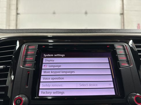 Used 2018 Volkswagen Beetle 2.0T Coast w/ Coast Lighting Package FWD image 31