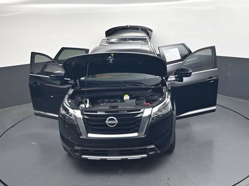 Certified 2025 Nissan Pathfinder Platinum w/ Cargo Package FWD image 47