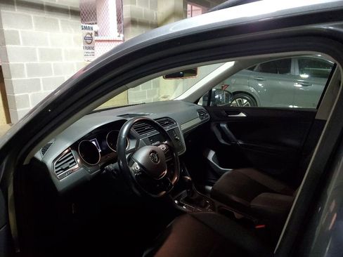 Used 2018 Volkswagen Tiguan SE AWD/4WD image 9