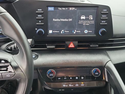 Certified 2025 Hyundai Elantra Sport image 11