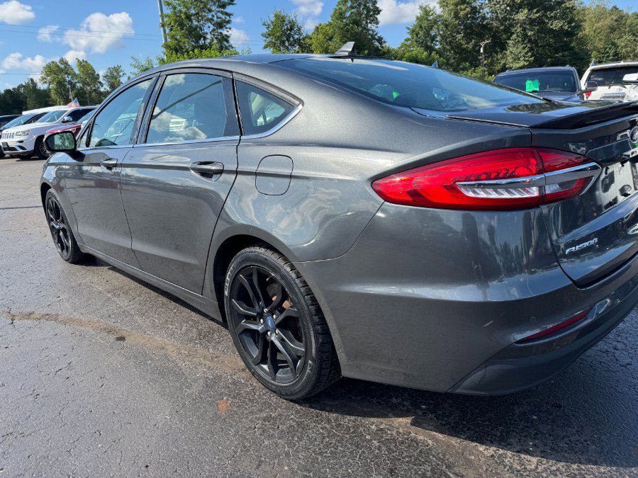 Used 2019 Ford Fusion SE w/ Equipment Group 151A FWD image 10