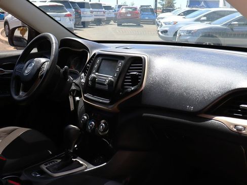 Used 2016 Jeep Cherokee Sport FWD image 35