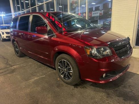 Used 2017 Dodge Grand Caravan SXT w/ Driver Convenience Group image 1