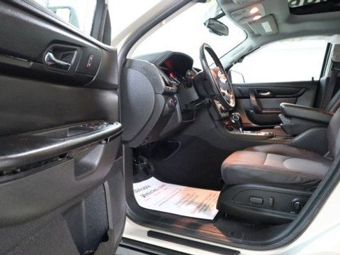 Used 2015 GMC Acadia SLE image 9