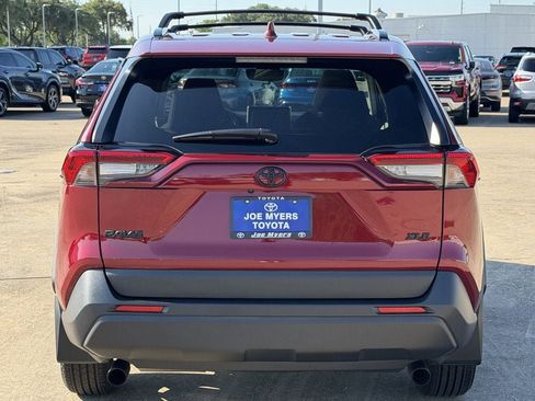 Used 2025 Toyota RAV4 XLE w/ Convenience Package FWD image 8