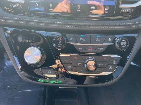 New 2026 Chrysler Pacifica Select image 16