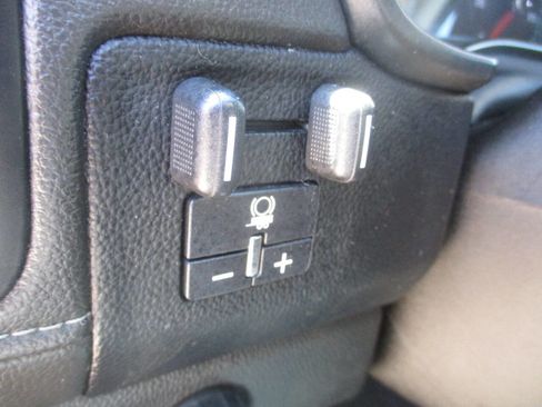 Used 2018 GMC Canyon SLE AWD/4WD image 21