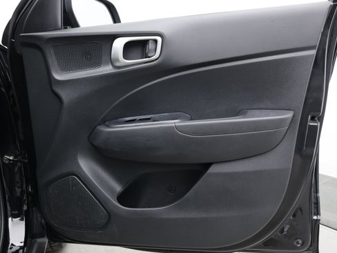 Used 2024 Hyundai Venue SEL FWD image 36