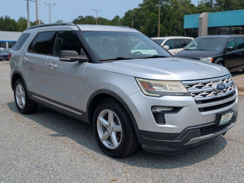 Used 2019 Ford Explorer XLT w/ Equipment Group 202A FWD image 10