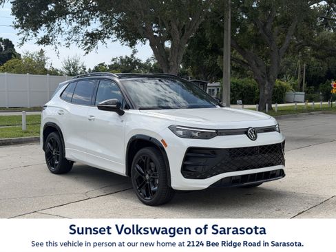 New 2026 Volkswagen Tiguan SE R-Line AWD/4WD image 1