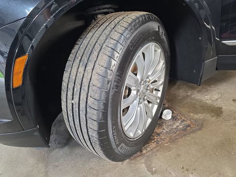 Used 2018 Cadillac XT5 AWD image 32