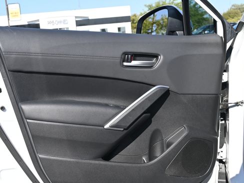 Used 2023 Toyota Corolla Cross XLE w/ Convenience Package FWD image 19