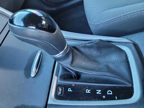 Used 2016 Hyundai Elantra SE image 24