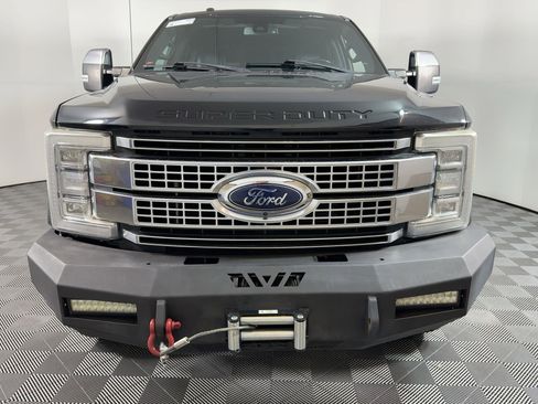 Used 2017 Ford F250 Platinum w/ Platinum Ultimate Package image 4