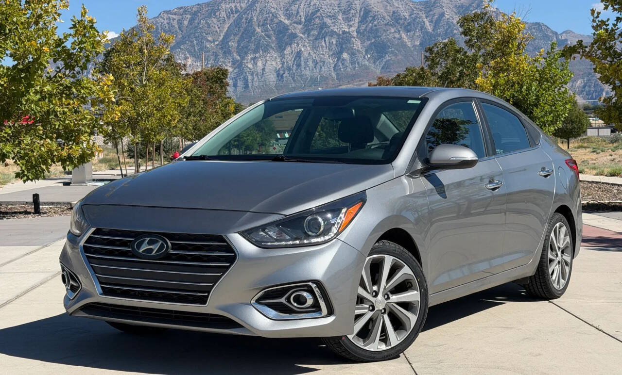 Used 2022 Hyundai Accent Limited FWD image 1