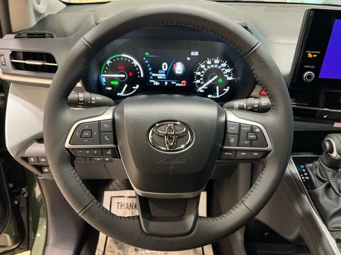 New 2026 Toyota Sienna XLE FWD image 19