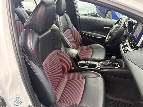 Used 2025 Toyota Corolla XSE FWD image 10