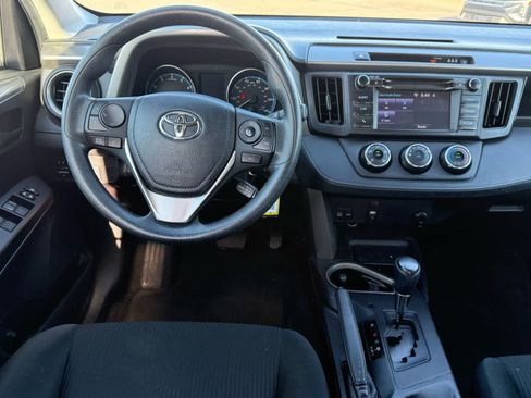 Used 2018 Toyota RAV4 LE FWD image 15