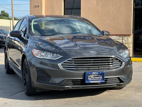 Used 2020 Ford Fusion SE FWD image 2