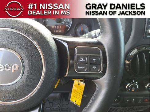 Used 2017 Jeep Wrangler Unlimited Sahara AWD/4WD image 15