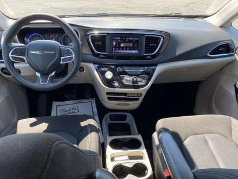 Used 2023 Chrysler Voyager LX FWD image 6