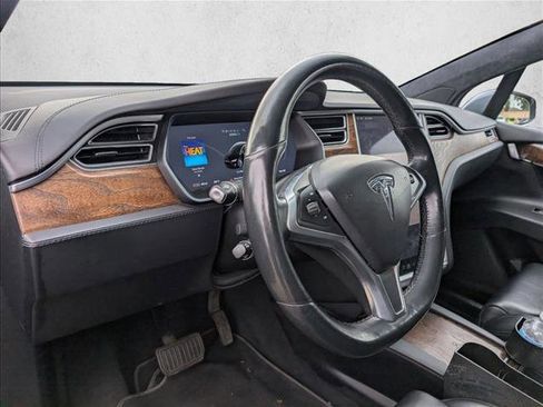 Used 2018 Tesla Model X 100D image 10