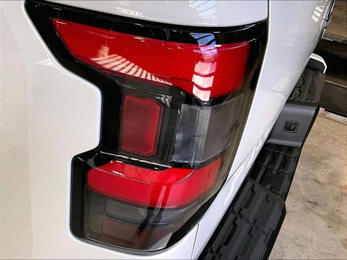 Used 2025 Nissan Frontier SV image 35