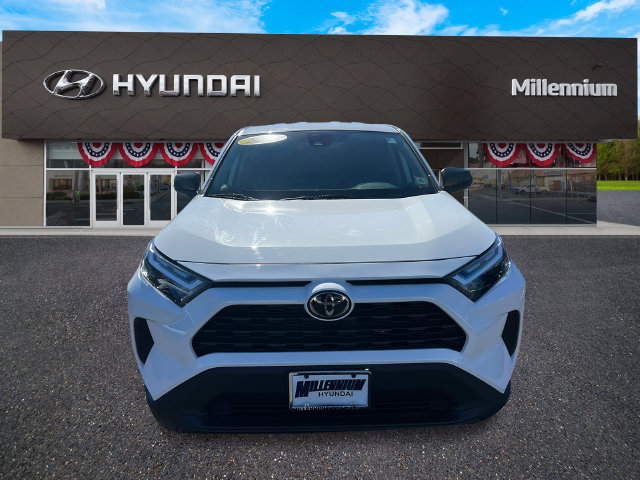 Used 2024 Toyota RAV4 LE AWD/4WD image 4