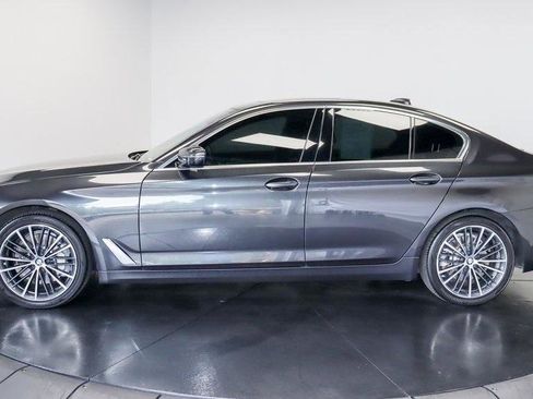 Used 2022 BMW 530i xDrive w/ Premium Package image 2