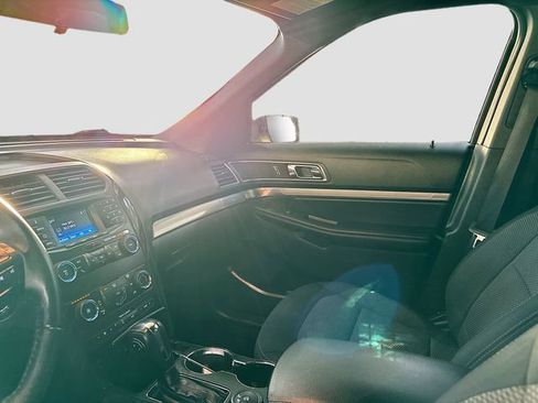 Used 2018 Ford Explorer XLT image 22