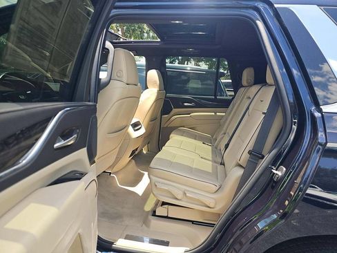 Used 2022 Cadillac Escalade Premium Luxury AWD/4WD image 5