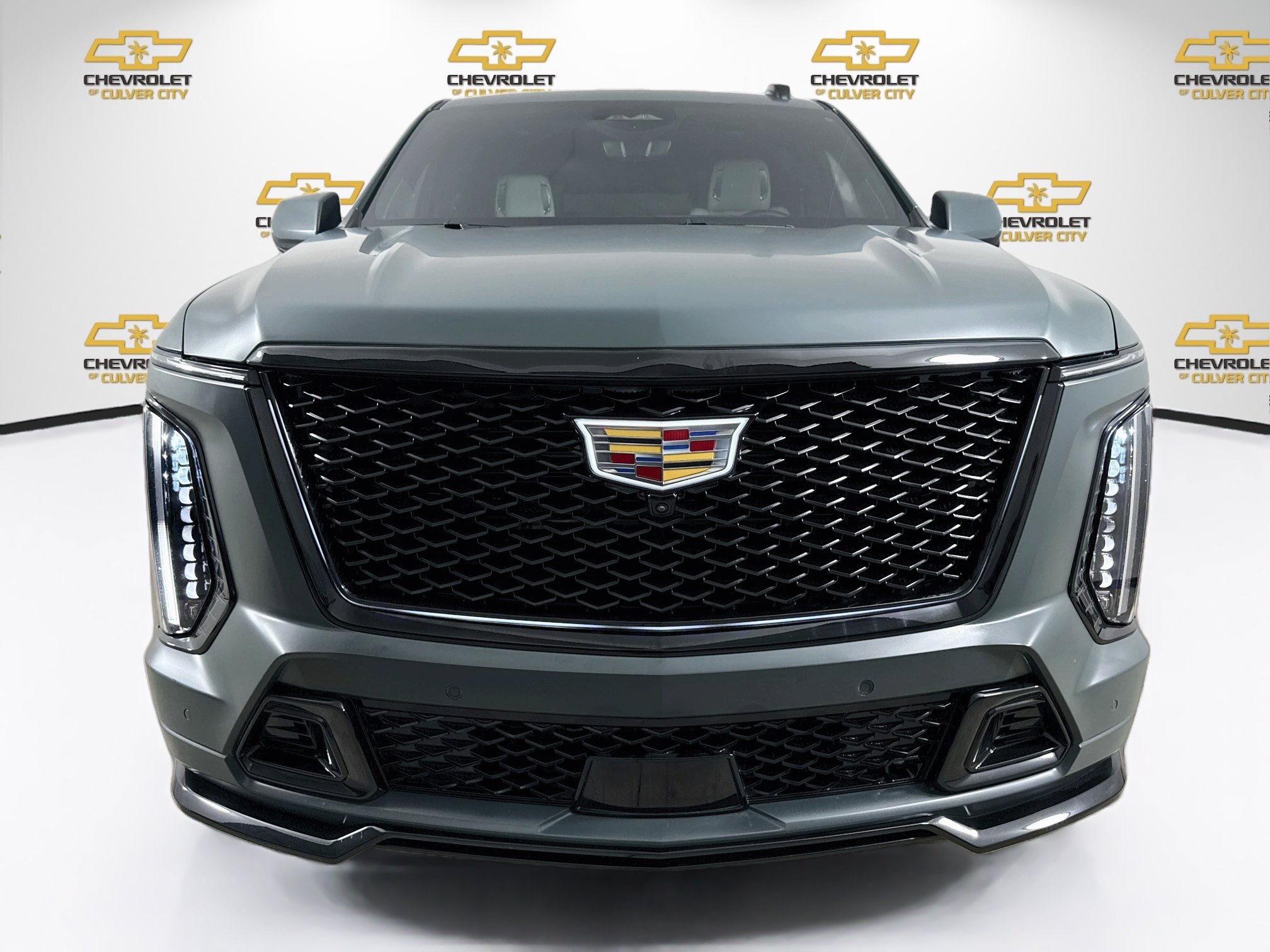 Used 2025 Cadillac Escalade ESV V w/ LPO, ONYX Package AWD/4WD image 2