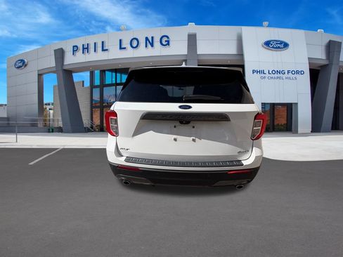 Used 2022 Ford Explorer XLT w/ Equipment Group 202A AWD/4WD image 4